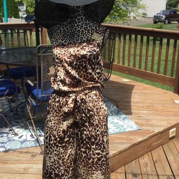 🎈BNWOT! Leopard Jumpsuit!!  This suit is AMAZING! - Picture 2 of 4